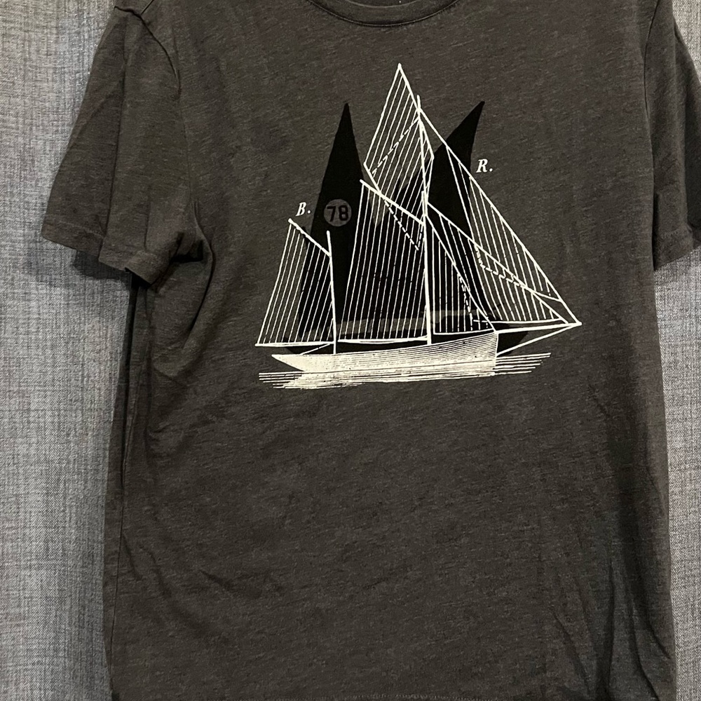 Banana Republic Charcoal Tee with Sailboat Design